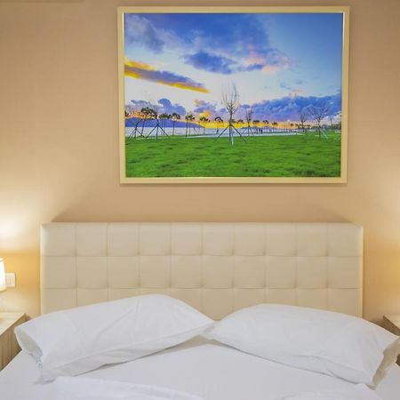 Jordan'S Hotel Вльора Екстер'єр фото