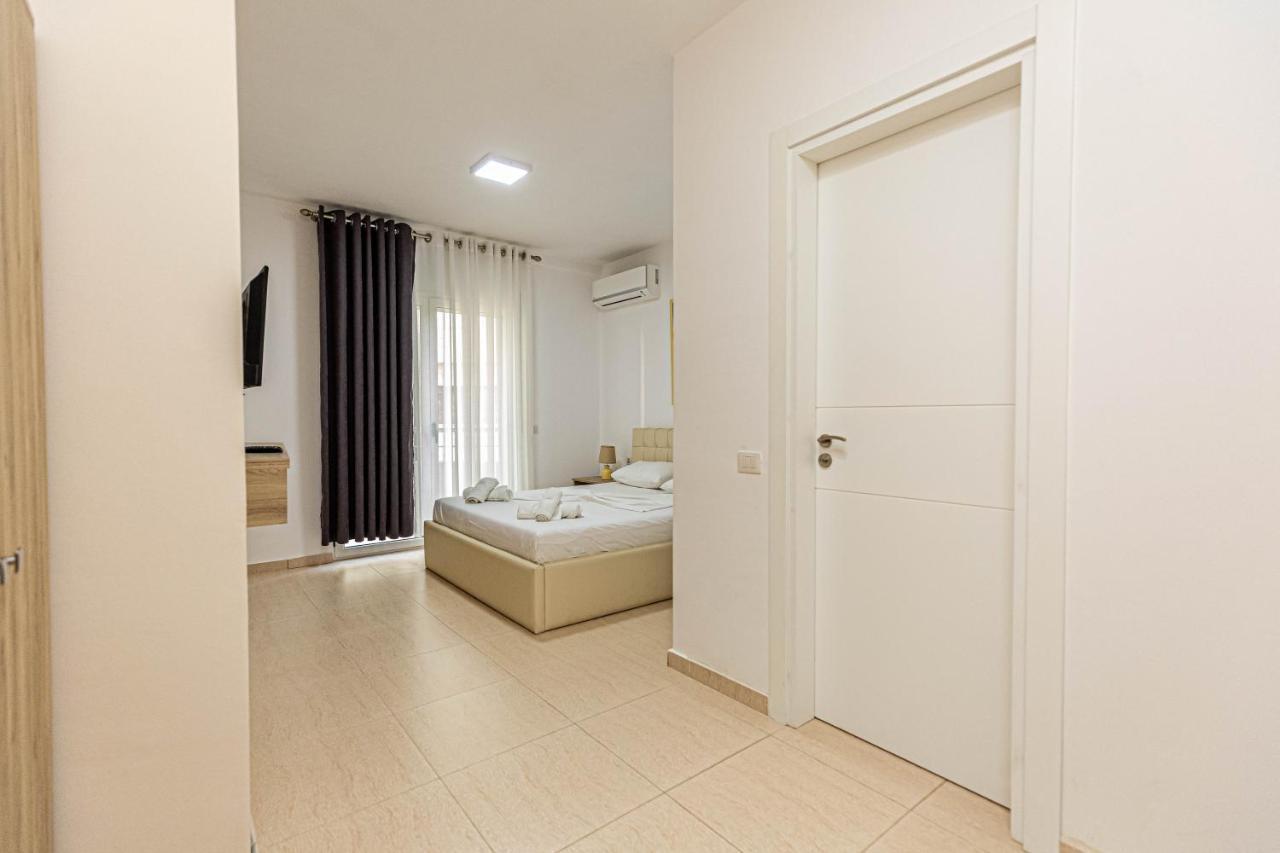 Jordan'S Hotel Вльора Екстер'єр фото