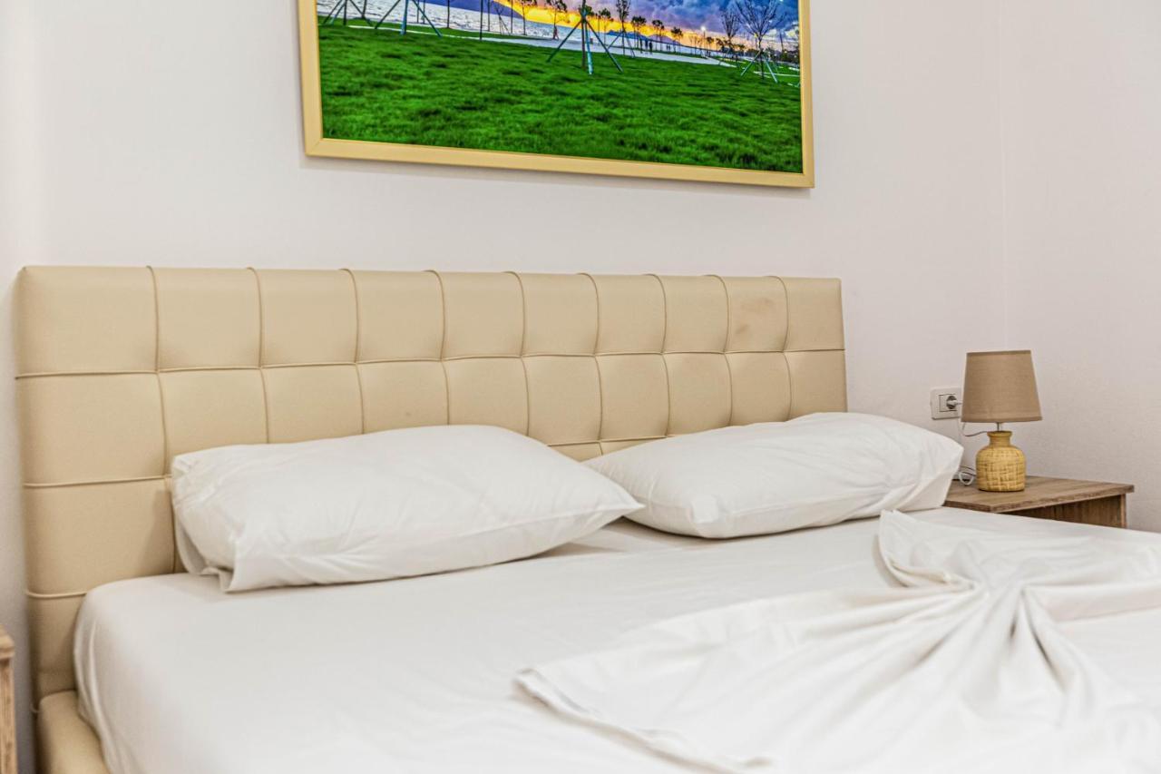 Jordan'S Hotel Вльора Екстер'єр фото
