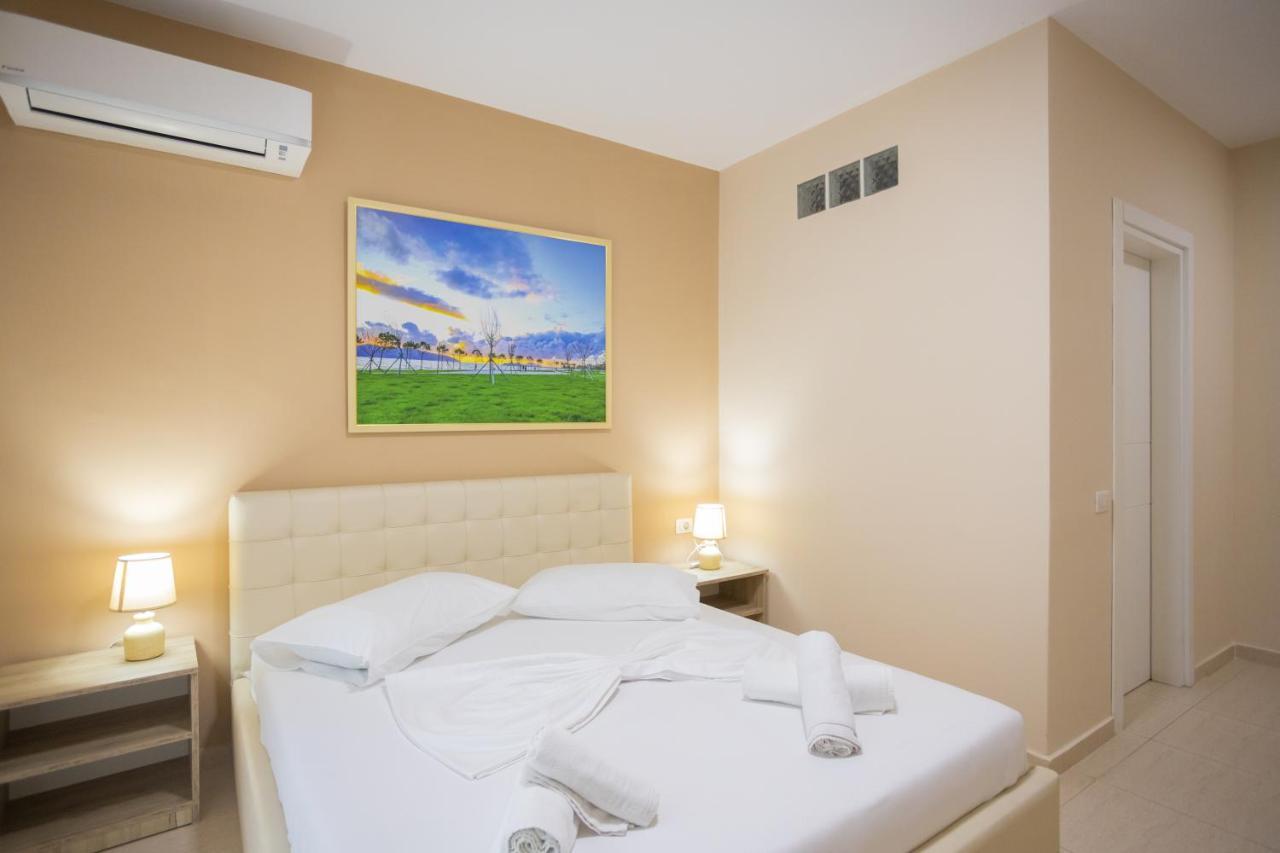Jordan'S Hotel Вльора Екстер'єр фото