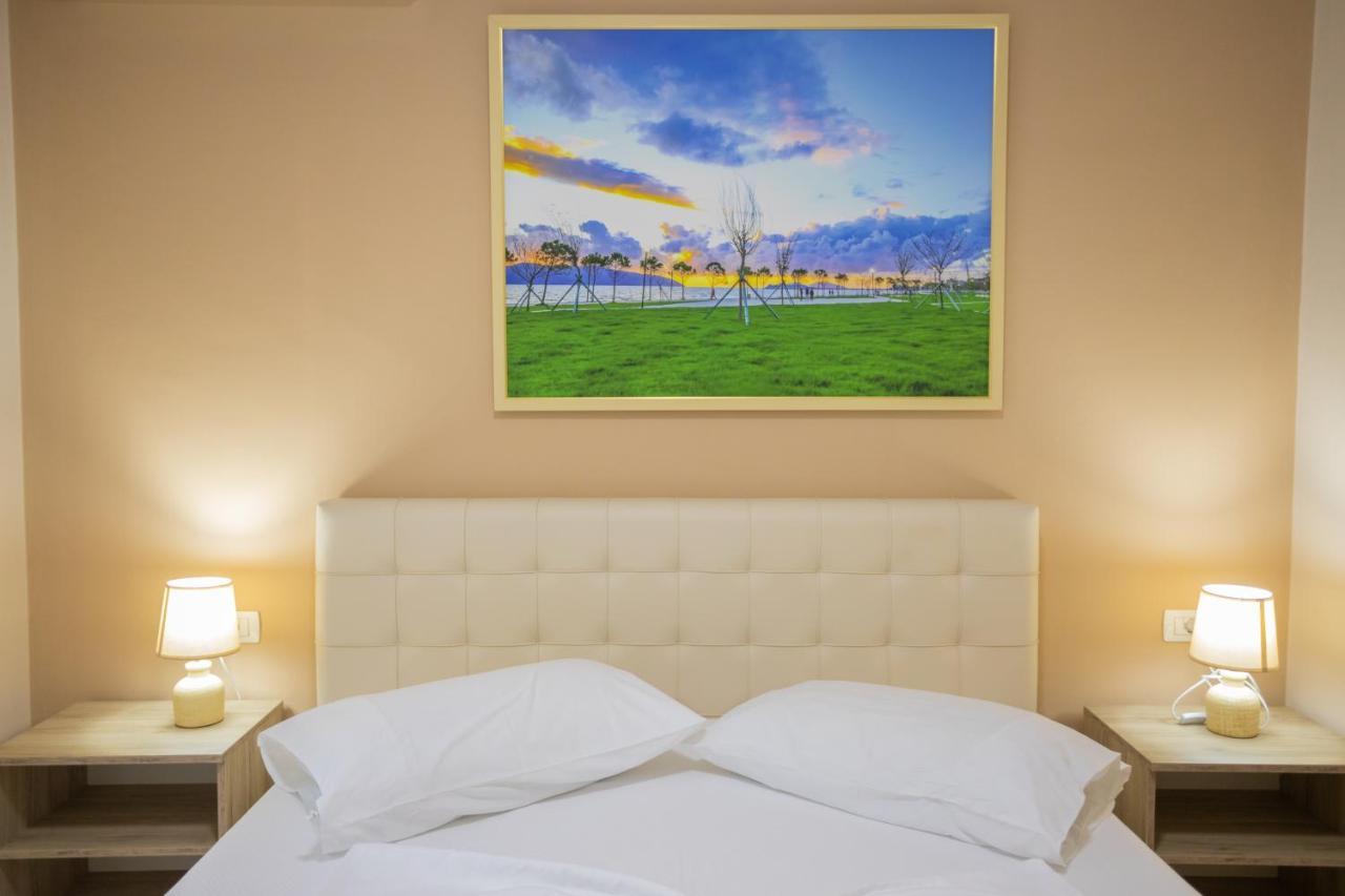 Jordan'S Hotel Вльора Екстер'єр фото